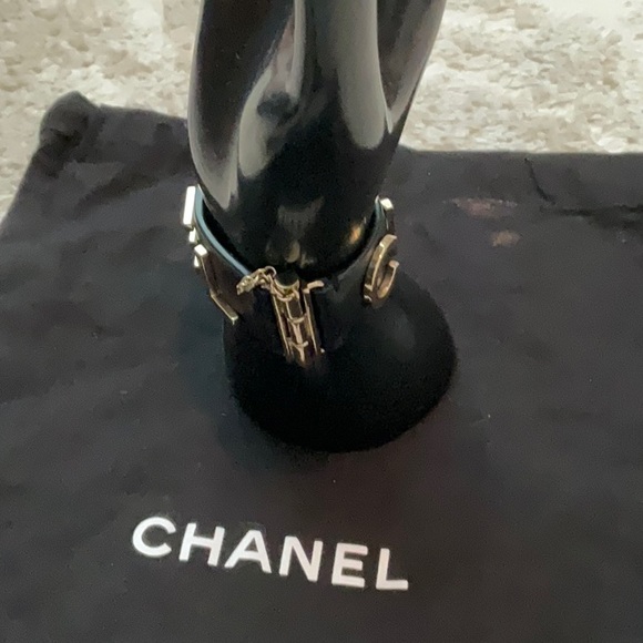 ❌SOLD❌Chanel Calfskin Logo Cuff Bracelet - Picture 4 of 13